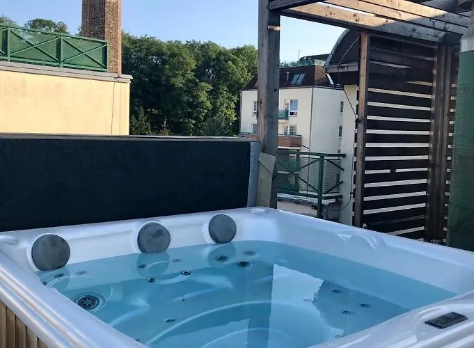 Romantic With Jacuzzi דירה
