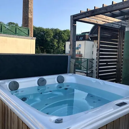 Romantic With Jacuzzi Apartman